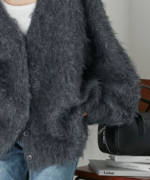 forksy.(フォルクシー)の「【forksy.】モンスターシャギーニットルーズVネックカーディガン(カーディガン/ボレロ・レディース・アイボリー/チャコール/ラベンダー/ブルー/コバルトブルー/ブルー系/レッド/オリーブ/グレー系/ピンク/ブラウン系/グレイッシュブルー・FREE)」の18枚目の写真