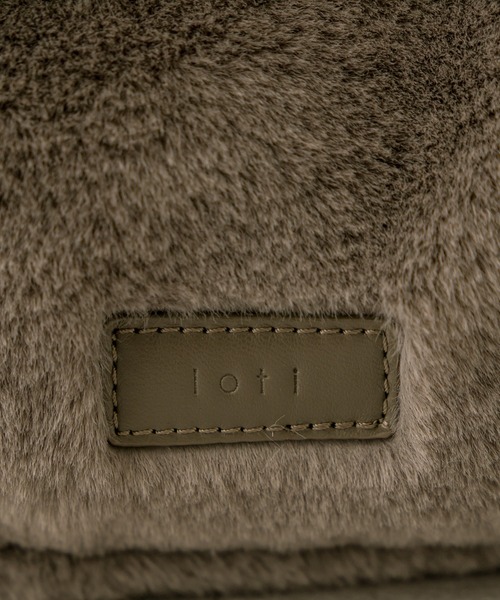 loti(ロティ)の「loti ファー巾着ショルダー(ショルダーバッグ・レディース・オフホワイト/ブラック/グレー・ONE SIZE)」の10枚目の写真