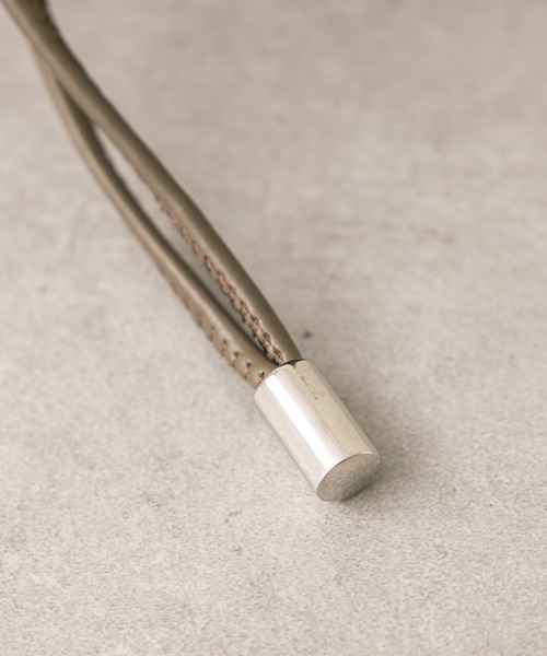 loti(ロティ)の「loti ファー巾着ショルダー(ショルダーバッグ・レディース・オフホワイト/ブラック/グレー・ONE SIZE)」の11枚目の写真