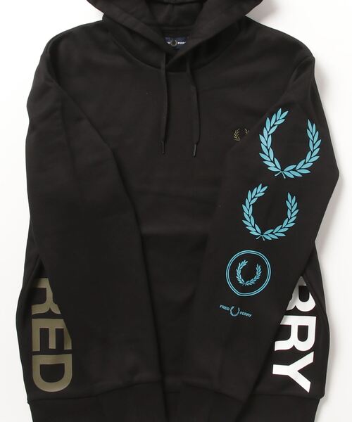 【美品】フレッド・ペリー パーカー サイズL　グラフィック　ブランディング FRED PERRY（フレッドペリー）の「Graphic Branding Hooded Sweatshirt