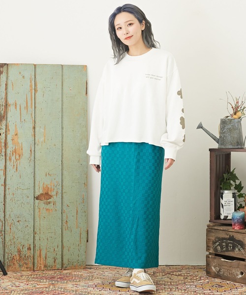 CUBE SUGAR（キューブシュガー）の「グラフィックバックプリントプルオーバースウェット（スウェット・レディース・ホワイト/ピンク/ベージュ/ブルー/マルチ・M）」の7枚目の写真