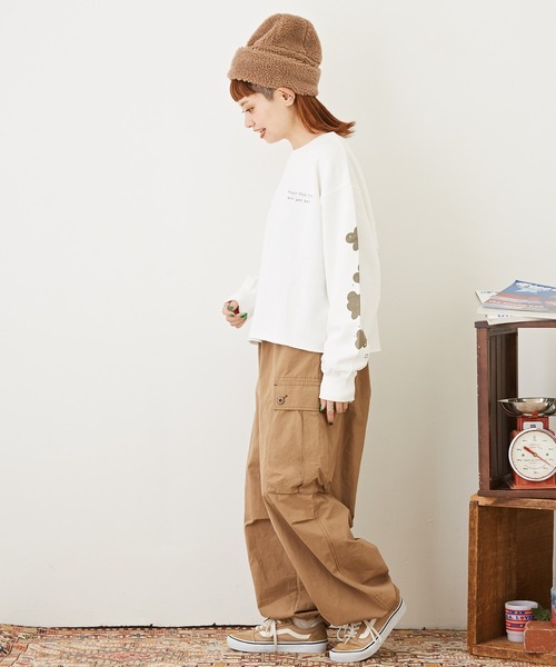 CUBE SUGAR（キューブシュガー）の「グラフィックバックプリントプルオーバースウェット（スウェット・レディース・ホワイト/ピンク/ベージュ/ブルー/マルチ・M）」の10枚目の写真