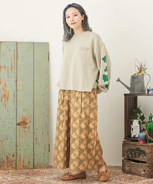 CUBE SUGAR（キューブシュガー）の「グラフィックバックプリントプルオーバースウェット（スウェット・レディース・ホワイト/ピンク/ベージュ/ブルー/マルチ・M）」の13枚目の写真