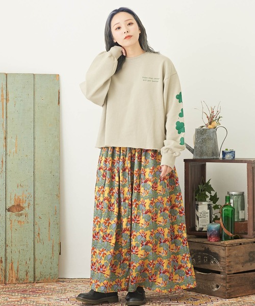 CUBE SUGAR（キューブシュガー）の「グラフィックバックプリントプルオーバースウェット（スウェット・レディース・ホワイト/ピンク/ベージュ/ブルー/マルチ・M）」の12枚目の写真