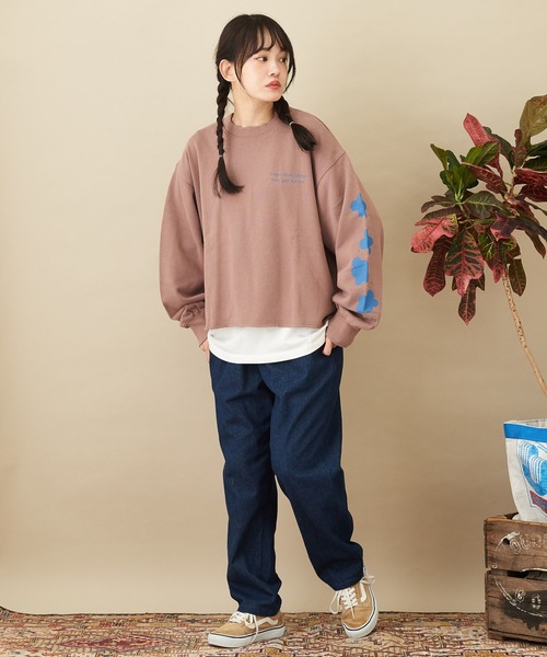 CUBE SUGAR（キューブシュガー）の「グラフィックバックプリントプルオーバースウェット（スウェット・レディース・ホワイト/ピンク/ベージュ/ブルー/マルチ・M）」の18枚目の写真