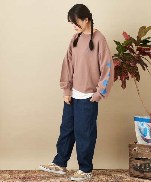 CUBE SUGAR（キューブシュガー）の「グラフィックバックプリントプルオーバースウェット（スウェット・レディース・ホワイト/ピンク/ベージュ/ブルー/マルチ・M）」の19枚目の写真