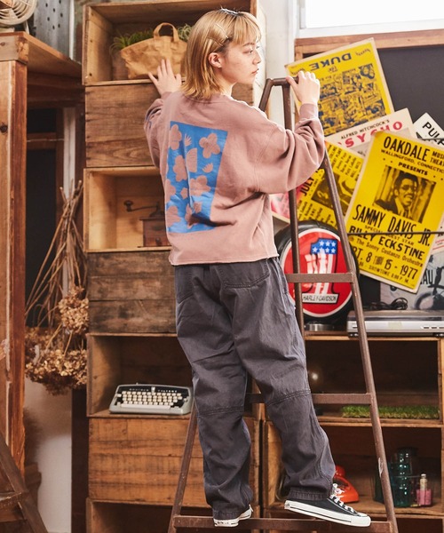 CUBE SUGAR（キューブシュガー）の「グラフィックバックプリントプルオーバースウェット（スウェット・レディース・ホワイト/ピンク/ベージュ/ブルー/マルチ・M）」の17枚目の写真