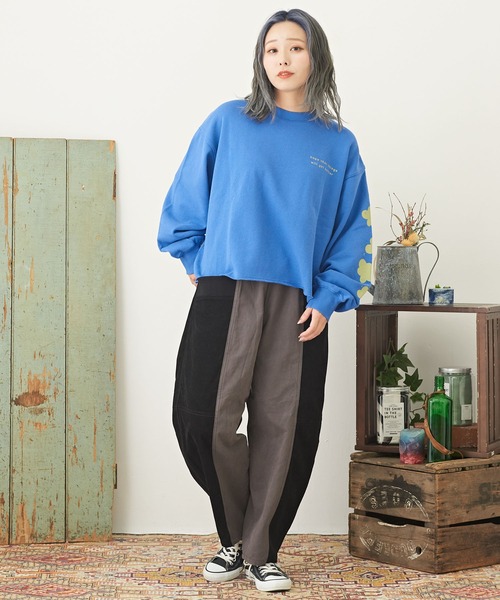 CUBE SUGAR（キューブシュガー）の「グラフィックバックプリントプルオーバースウェット（スウェット・レディース・ホワイト/ピンク/ベージュ/ブルー/マルチ・M）」の21枚目の写真