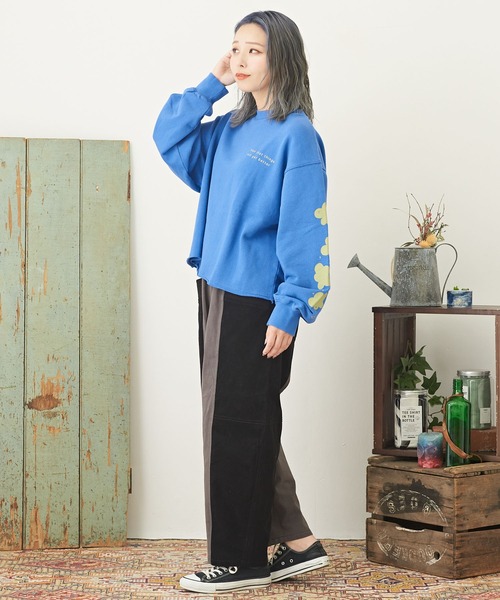 CUBE SUGAR（キューブシュガー）の「グラフィックバックプリントプルオーバースウェット（スウェット・レディース・ホワイト/ピンク/ベージュ/ブルー/マルチ・M）」の22枚目の写真