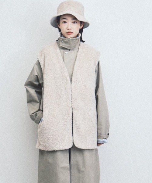 UNIVERSAL OVERALL（ユニバーサルオーバーオール）の「[UNIVERSAL OVERALL/ユニバーサルオーバーオール] 別注 ボアフリースベスト（ベスト・レディース・ブラウン/グレー/アイボリー・F）」の12枚目の写真