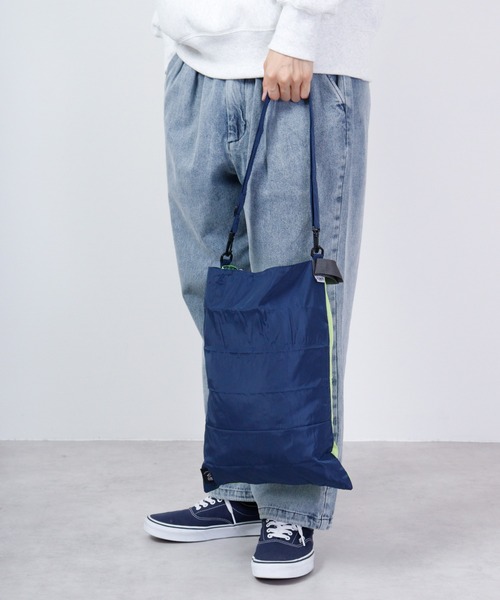 KAKSI(カクシ)の「KAKSI ショルダーエコBAG L(エコバッグ/サブバッグ・メンズ・ブラック系/グレー系/カーキ系/ネイビー系・FREE)」の4枚目の写真