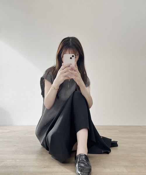 Reurie'(レウリィ)の「ローゲージWジップニットベスト / ジレ ダブルジップ ファスナー ジップアップ ミドル丈 ハイネック タートル グレー ブラック(ベスト・レディース・ブラック/グレー・FREE)」の7枚目の写真