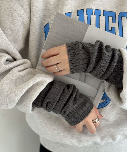 andme（アンドミー）の「裏起毛2wayレッグウォーマー×アームウォーマー（アームカバー・レディース・アイボリー/グレー/グレー系/ベージュ・FREE）」の3枚目の写真