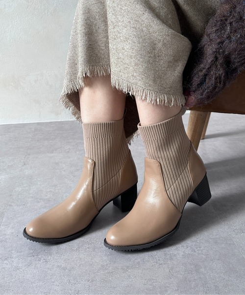 Thevon(ゼボン)の「ニット切替ショートブーツ(ブーツ・レディース・ベージュ/ブラック・MEDIUM/LARGE)」の2枚目の写真