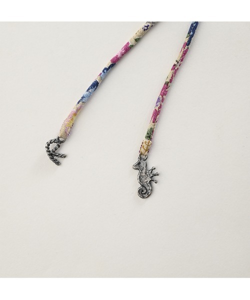 45R（フォーティファイブアール）の「シルクツイルのリボン（ネックレス・レディース・ブラウン/ベージュ/オレンジ/ネイビー・FREE）」の6枚目の写真