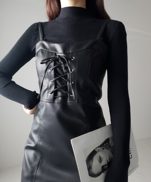 me+em select(ミームセレクト)の「【 2点セット 】フェイクレザーミニキャミワンピース&リブニットトップス SET(ワンピース・レディース・ブラック・MEDIUM/LARGE)」の2枚目の写真