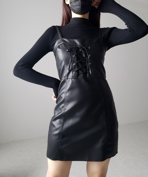 me+em select(ミームセレクト)の「【 2点セット 】フェイクレザーミニキャミワンピース&リブニットトップス SET(ワンピース・レディース・ブラック・MEDIUM/LARGE)」の4枚目の写真