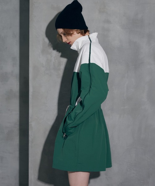 WONEM(ウォンエム)の「ブロッキングナイロンミニワンピース(ワンピース・レディース・グリーン/ブラック・FREE)」の12枚目の写真