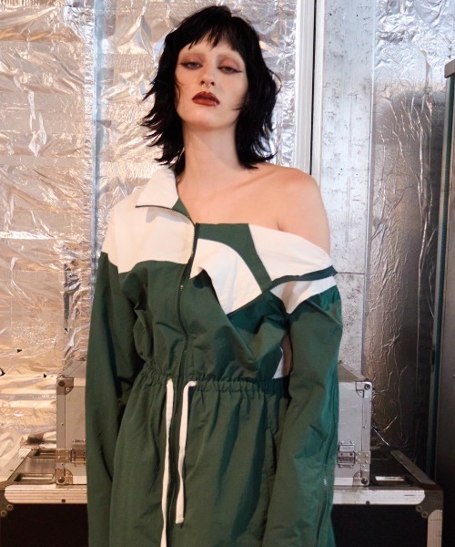 WONEM(ウォンエム)の「ブロッキングナイロンミニワンピース(ワンピース・レディース・グリーン/ブラック・FREE)」の5枚目の写真