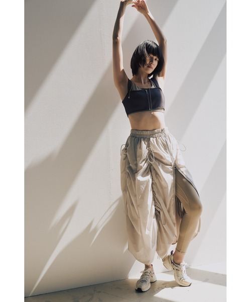 emmi(エミ)の「【emmi atelier】LENZING(TM) ECOVERO(TM)ニットビスチェ(ニット/セーター・レディース・ホワイト/グレー・FREE)」の15枚目の写真