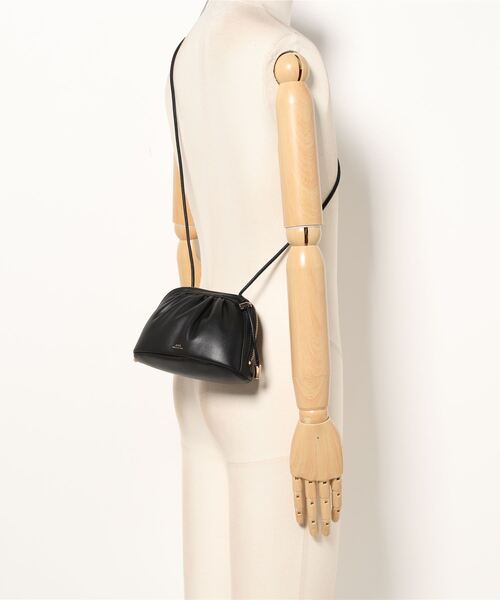A.P.C.（アーペーセー）の「BOURSE NINON SMALL 24P（ショルダーバッグ