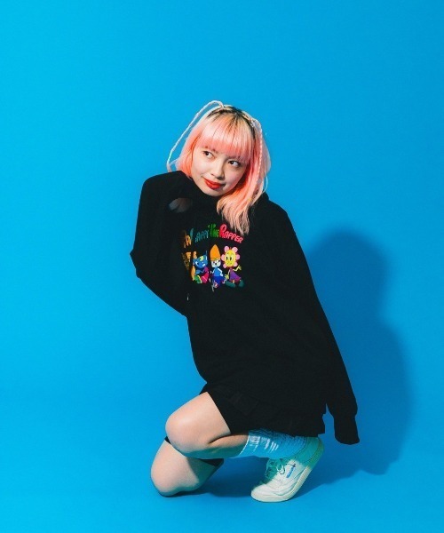 sevens（セブンズ）の「パラッパラッパー　グラフィックプリントフードパーカー(se)（パーカー・メンズ・グレー/ブラック/オレンジ・LARGE）」の6枚目の写真