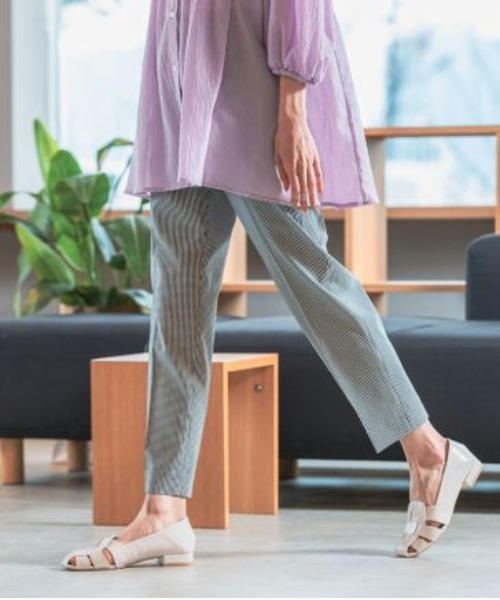 GLOBAL WORK（グローバルワーク）の「スゴラクストレッチスリムパンツ/975413（その他パンツ・レディース・アイボリー/ネイビー/オリーブ/チェック/ブラック/ミント/チャコールグレー・LARGE/SMALL/XX-LARGE/X-LARGE/MEDIUM/X-SMALL）」の7枚目の写真