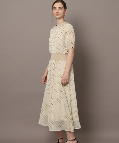 DRESSTERIOR（ドレステリア）の「◆【洗える／スタイルアップ】ドットカットジャカードハーフスリーブワンピース（ワンピース・レディース・ライトベージュ/ブラック・36/34/38）」の4枚目の写真