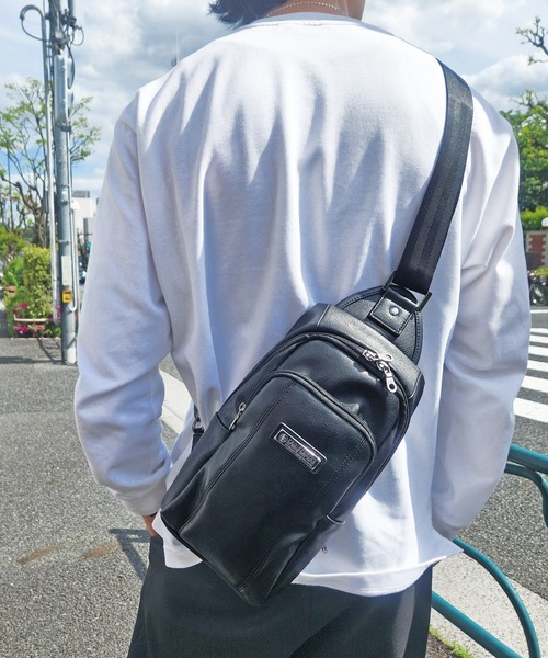 PRO-SPERITY（プロスペリティ）の「PRO-SPERITY別注 多機能 ボディバッグ チェストバッグ スリングバッグ（ショルダーバッグ・メンズ・ネイビー/ダークブラウン/ブラック・FREE）」の5枚目の写真