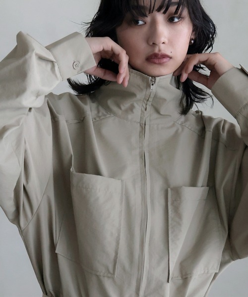 hellam（へラム）の「ナイロンジャンプスーツ（サロペット/オーバーオール・レディース・グレイッシュベージュ/ブラック・FREE）」の5枚目の写真