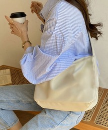 Urban Outfitters☆ 光沢スタッズ・ヴィーガンレザーショルダー florist｜2WAY ヴィーガンレザーサイドスリットハンドバッグ
