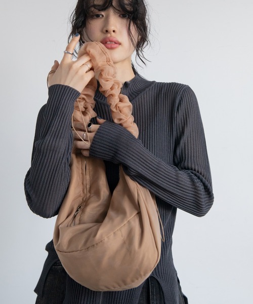 VACANCY（ヴァカンシー）の「ドロストチュールショルダーバッグ（ショルダーバッグ・レディース・ベージュ/アイボリー/グレー・FREE）」の18枚目の写真