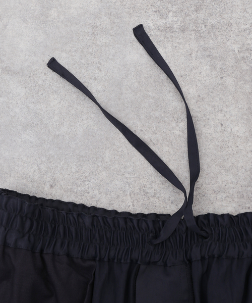 EDIFICE LA BOUCLE（エディフィスラブークル）の「【LA BOUCLE / ラブ―クル】ACE サテン イージーパンツ（スラックス・メンズ・ブラック/ブラウン/ネイビー・FREE）」の15枚目の写真