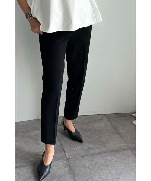 &. NOSTALGIA（アンドドットノスタルジア）の「【ZOZO限定】@reeechan419コラボ テーパードパンツ ★TALLサイズあり（その他パンツ・レディース・オフホワイト/ブラック・TALL/M）」の2枚目の写真