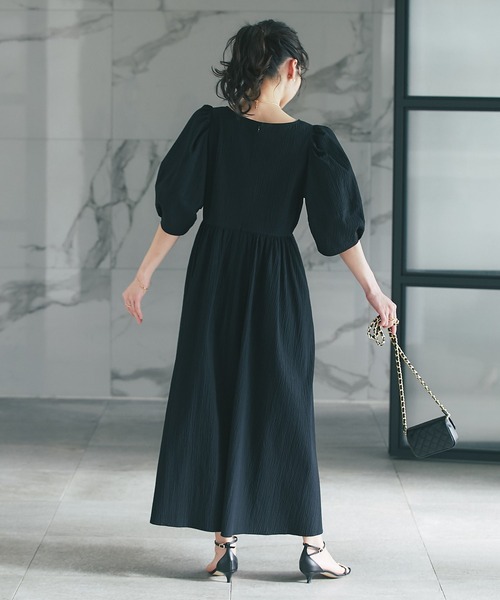 La boutique BonBon(ラブティックボンボン)の「リップルランタンスリーブワンピース(ワンピース・レディース・ブラック/スカイブルー・36/38)」の13枚目の写真