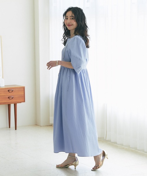 La boutique BonBon(ラブティックボンボン)の「リップルランタンスリーブワンピース(ワンピース・レディース・ブラック/スカイブルー・36/38)」の8枚目の写真