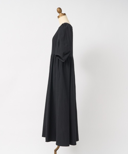 La boutique BonBon(ラブティックボンボン)の「リップルランタンスリーブワンピース(ワンピース・レディース・ブラック/スカイブルー・36/38)」の20枚目の写真