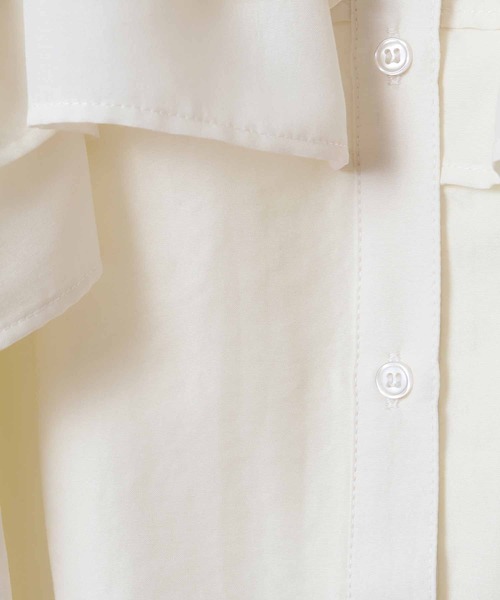 31 Sons de mode(トランテアン ソン ドゥ モード)の「オフショルフリルブラウス(シャツ/ブラウス・レディース・ブラック/サックスブルー/オフホワイト・36)」の5枚目の写真