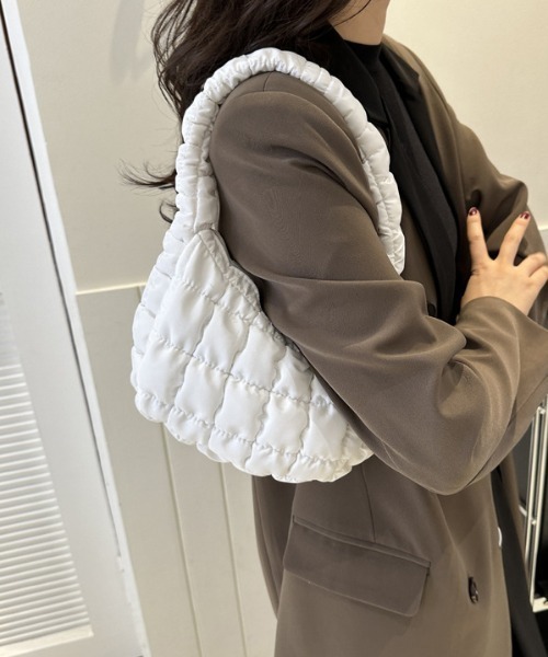 Per sist ence(パーシエンス)の「キルティングミニショルダーバッグ(ショルダーバッグ・レディース・ホワイト/ブラウン/グリーン/ピンク/ブラック/ライトピンク・FREE)」の13枚目の写真