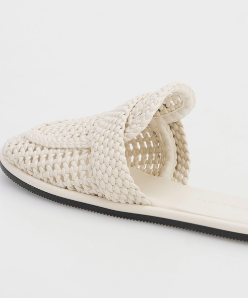 CHARLES & KEITH(チャールズ & キース)の「ウーブンスリップオンフラット(サンダル・レディース・オフホワイト/ブラウン・22.5cm/23cm/23.5cm/24.5cm/25cm/25.5cm)」の8枚目の写真