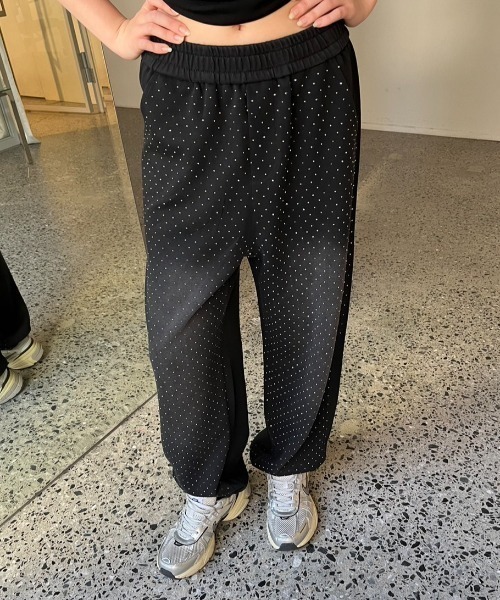 BLONDEY（ブロンディ）の「ラインストーンピグメントジョガースウェットパンツ（スウェットパンツ・レディース・ベージュ/チャコールグレー・FREE）」の4枚目の写真