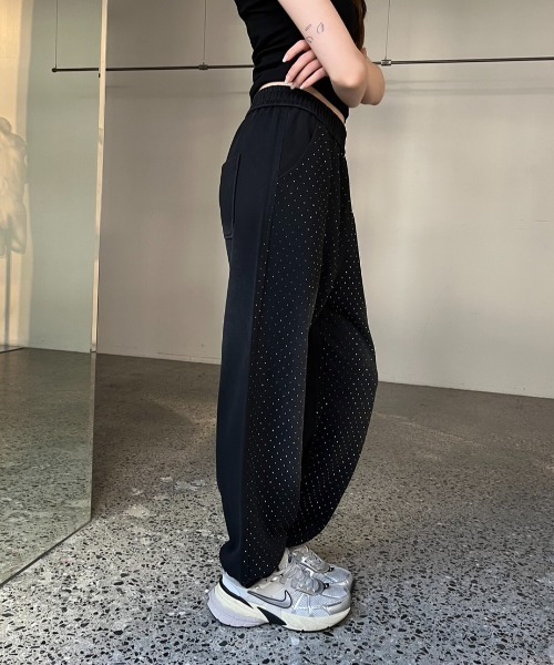 BLONDEY（ブロンディ）の「ラインストーンピグメントジョガースウェットパンツ（スウェットパンツ・レディース・ベージュ/チャコールグレー・FREE）」の7枚目の写真