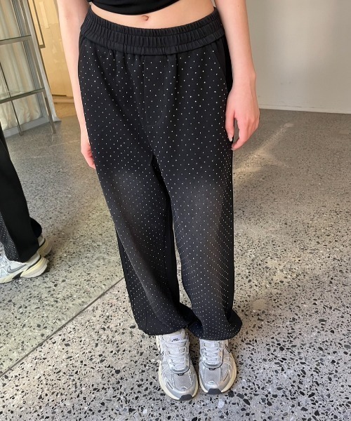 BLONDEY（ブロンディ）の「ラインストーンピグメントジョガースウェットパンツ（スウェットパンツ・レディース・ベージュ/チャコールグレー・FREE）」の5枚目の写真