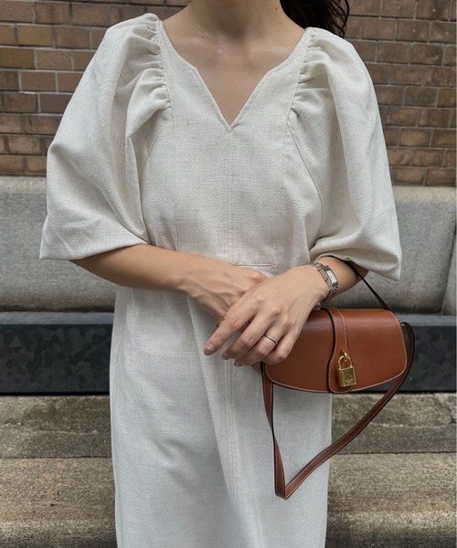 Amiur(エミレ)の「volume sleeve pencil ops / ボリュームスリーブペンシルワンピース(ワンピース・レディース・アイボリー/ブラック・FREE)」の12枚目の写真