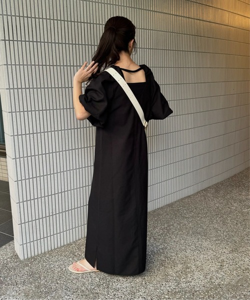 Amiur(エミレ)の「volume sleeve pencil ops / ボリュームスリーブペンシルワンピース(ワンピース・レディース・アイボリー/ブラック・FREE)」の6枚目の写真