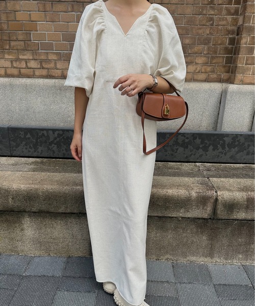 ワンピース Amiur open shoulder belle ops Amiur（エミレ）の「open shoulder belle ops（ワンピース