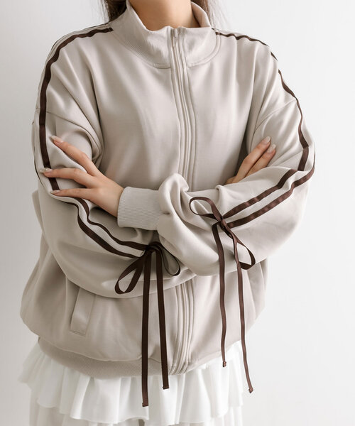 OLIVE des OLIVE（オリーブデオリーブ）の「袖リボントラックジャケット（ジャージ・レディース・アイボリー/サックスブルー/ブラック/グレイッシュベージュ/ブラウン・FREE）」の15枚目の写真