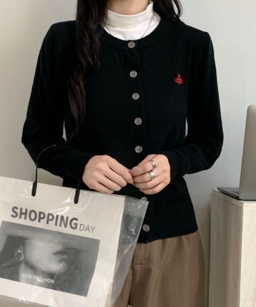 Diosfront（ディオスフロント）の「ワンポイント刺繍クルーネックニットカーディガン（カーディガン/ボレロ・レディース・アイボリー/グレー/ブラック/パープル/ベージュ・FREE）」の17枚目の写真