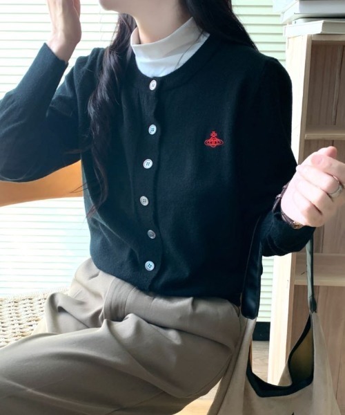 Diosfront（ディオスフロント）の「ワンポイント刺繍クルーネックニットカーディガン（カーディガン/ボレロ・レディース・アイボリー/グレー/ブラック/パープル/ベージュ・FREE）」の19枚目の写真