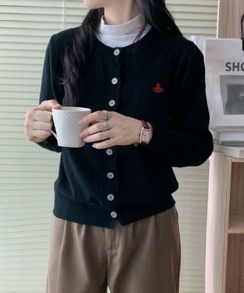 Diosfront（ディオスフロント）の「ワンポイント刺繍クルーネックニットカーディガン（カーディガン/ボレロ・レディース・アイボリー/グレー/ブラック/パープル/ベージュ・FREE）」の13枚目の写真